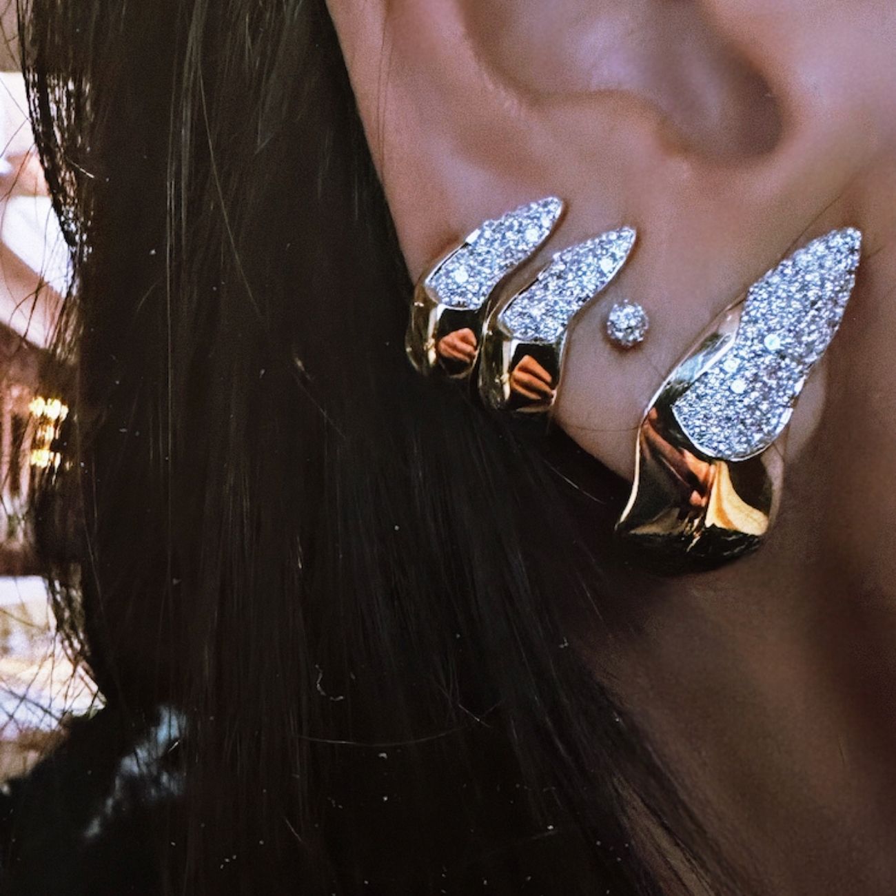 Shark Fin Stud Küpe - Aven & Laurel