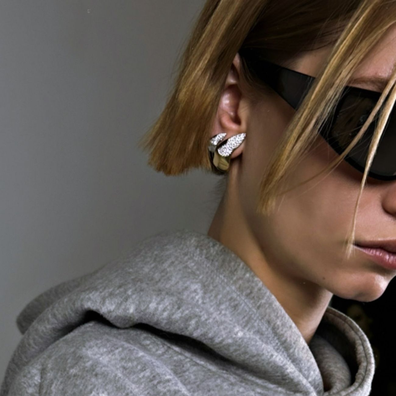 Shark Fin Stud Küpe - Aven & Laurel