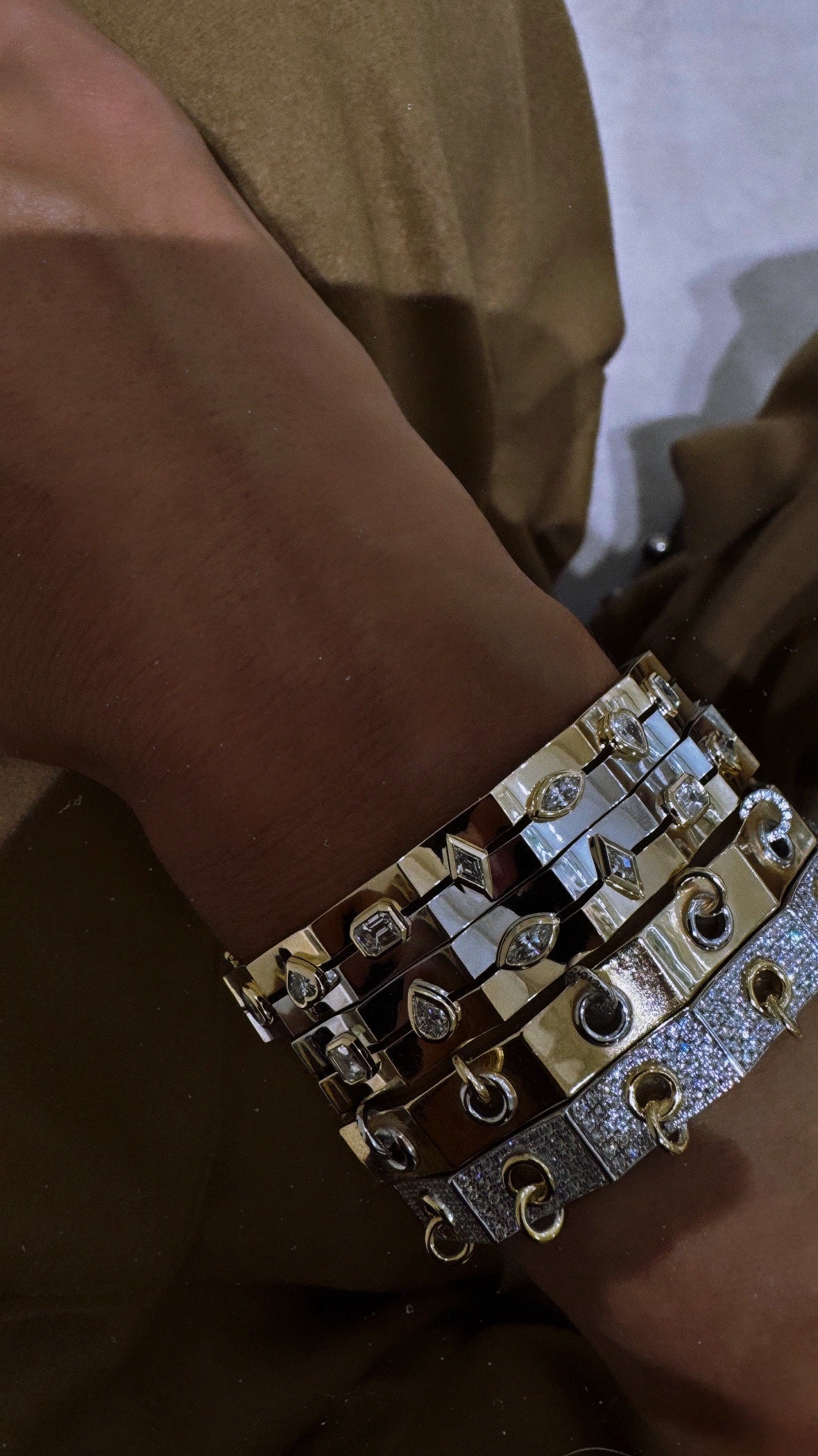 Stellar Pavé Kelepçe - Aven & Laurel