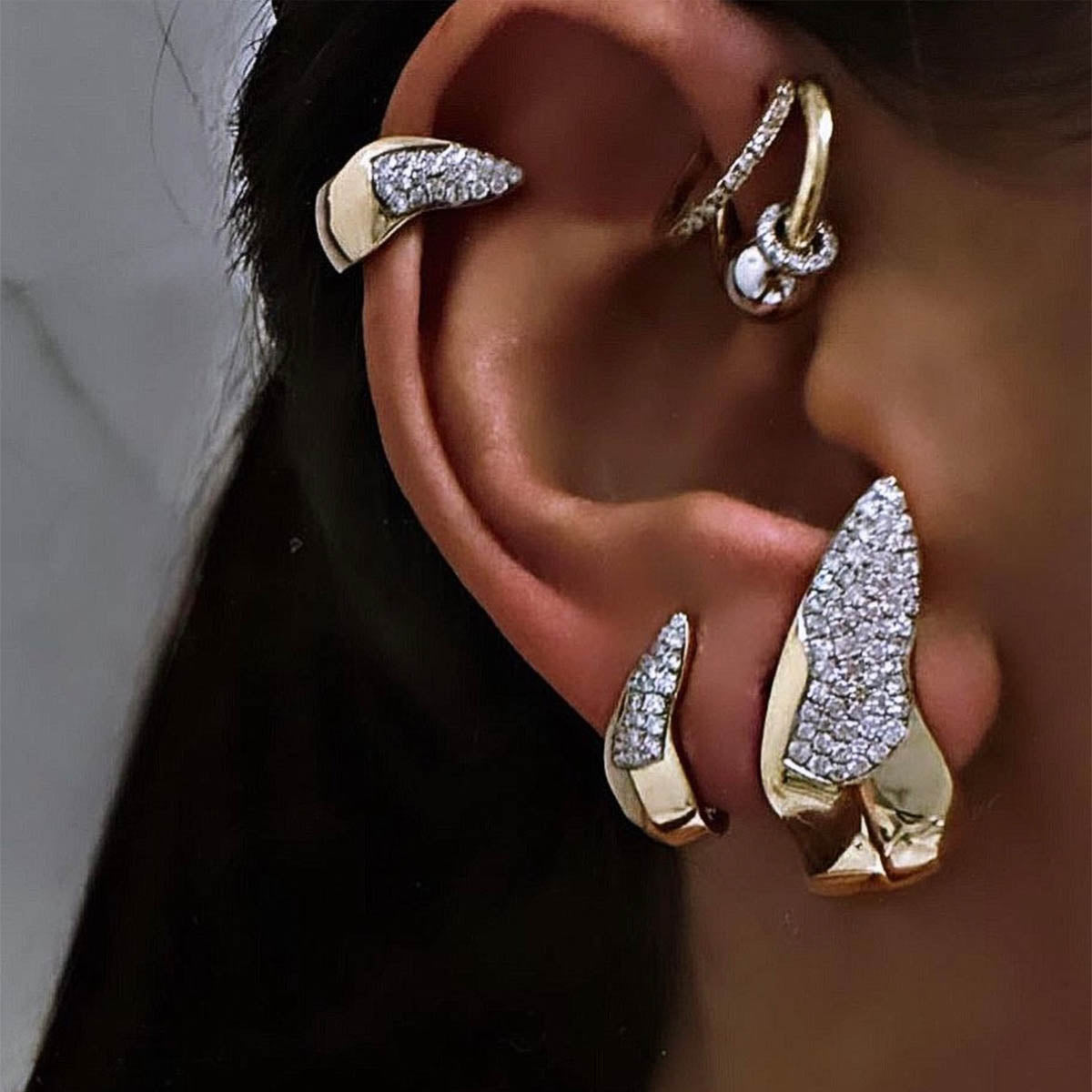 Shark Fin Stud Küpe - Aven & Laurel