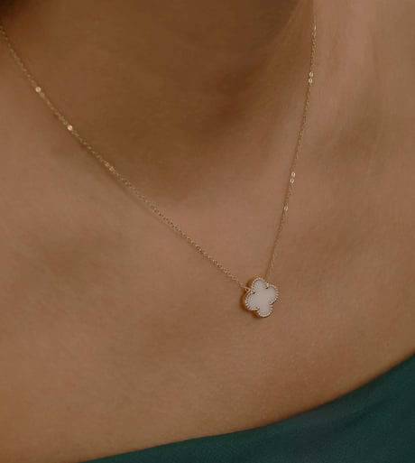 VCA Kolye Beyaz - Aven & Laurel